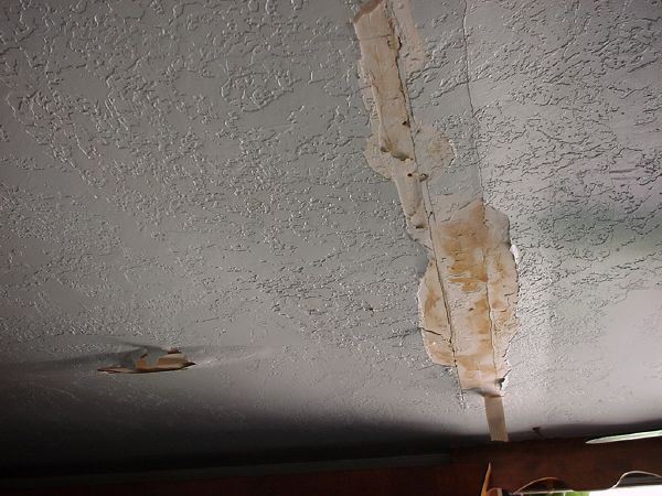 before_kitchen_ceiling