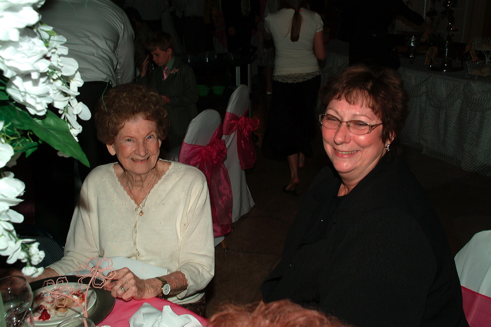 elizabeth_joe_200.jpg