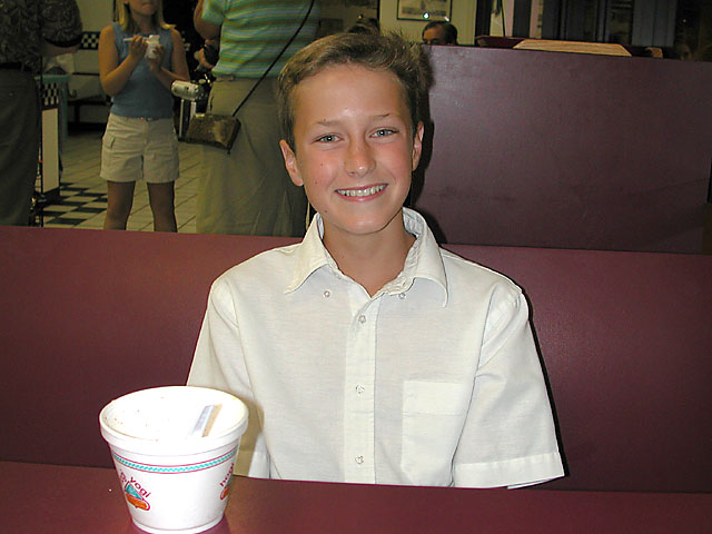mike_in_hogi_yogi