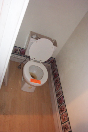 halfbathtoilet